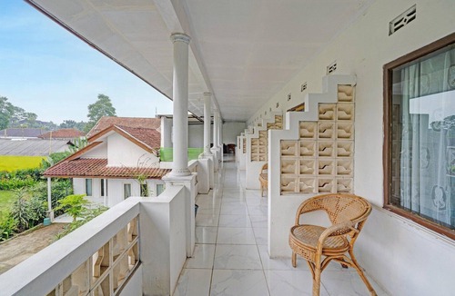 Laweyan House | Luxury Twin Stay with Free WiFi and Parking