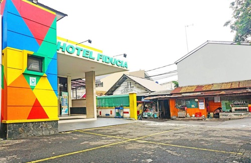 East Jakarta House | Luxury Twin Stay with Free WiFi and Parking