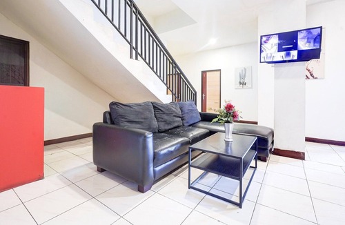 Makassar House | Luxury Twin Stay with Free WiFi and Parking