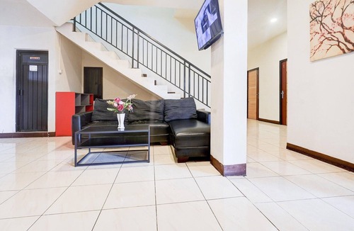 Makassar House | Luxury Twin Stay with Free WiFi and Parking