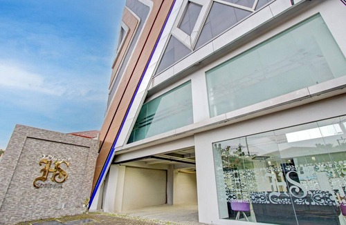 Semarang Utara House | Luxury Twin Stay with Free WiFi and Parking