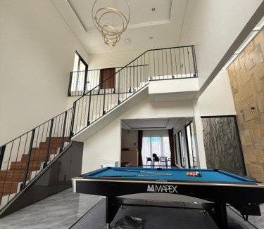 Cibodas Villa | Luxury Villa Arsa Private Pool and Karaoke