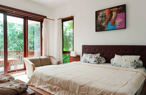 Melayang House | Malathi Private Suite Ubud - Green View Shared Pool