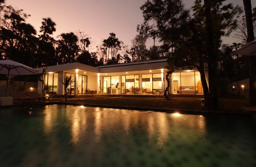 Abang Villa | MATAN'AI VILLA A Luxurious Retreat Surrounded by Nature