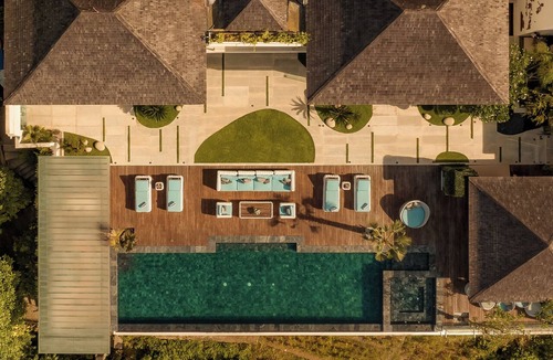 Blahbatuh Villa | Melloni Cliff Castle - Luxury Villa with Private Beach & Full Staff