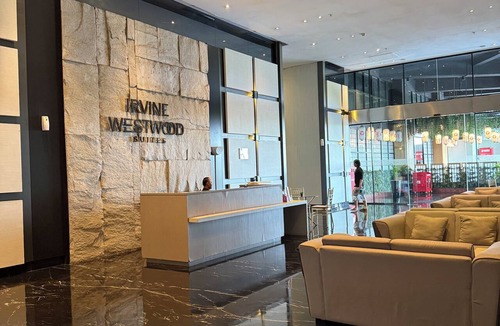 Cikarang Apartment | Modern Japanese Suite with Fast WiFi, Pool and Gym near Meikarta