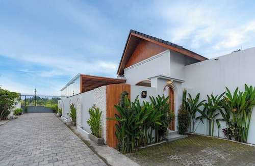 Singakerta Villa | Modern 2BR Ubud Open Living Villa - Pool and Bathtub