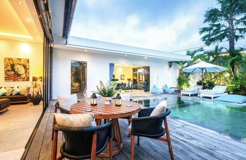 Berawa Villa | Modern 3BR Villa, 200m to Canggu Beach Bliss