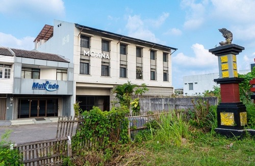 West Cirebon House | Modern Deluxe Double in Cirebon