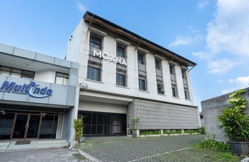 West Cirebon House | Modern Deluxe Double in Cirebon