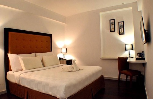 Cipete Selatan Hotel | MV Orienchi