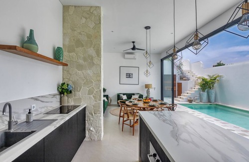Berawa Villa | New Magnificent 3BR 5min to Finns & Berawa Beach Villa Alemar
