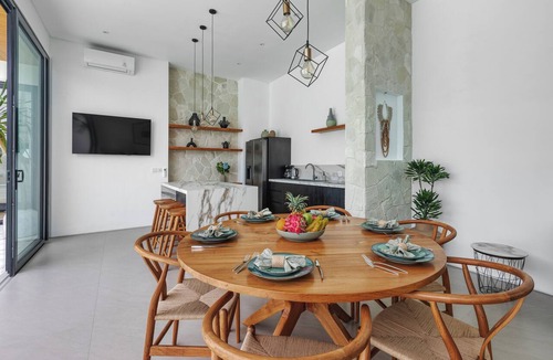 Berawa Villa | New Magnificent 3BR 5min to Finns & Berawa Beach Villa Alemar