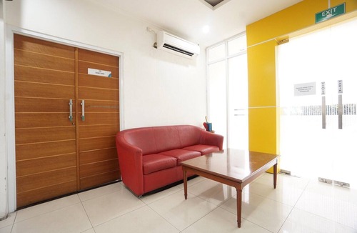 Gresik House | Oak Damar Deluxe Twin Haven