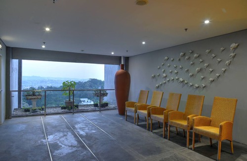 Semarang Hotel | Oak Tree Emerald Hotel & Conventions Semarang