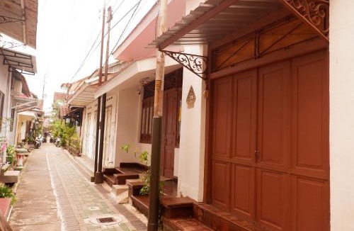 Central Yogyakarta House | Omah Kuwitan, Traditional Java Home & Hospitality