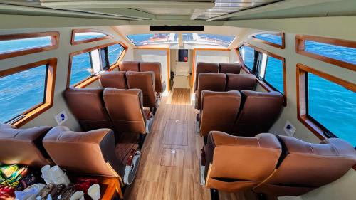 Labuan Bajo Boat Rental | One Day Trip by Speadboat to National Komodo Park