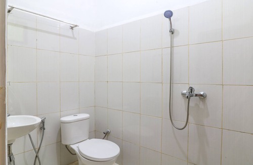 Mambal Hotel | OYO 2607 Men Bebas Residence