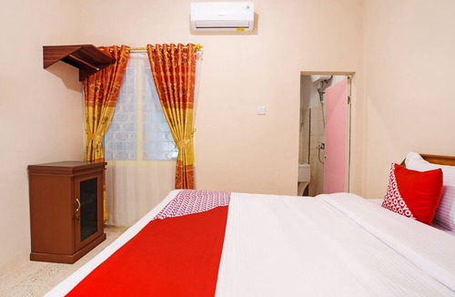 Padang Hotel | OYO 3252 Lansano Residence