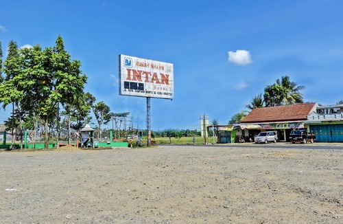 Kebasen Hotel | OYO 3479 Hotel Intan