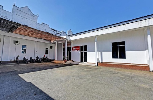 Kebasen Hotel | OYO 3479 Hotel Intan