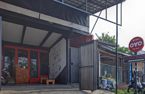 Tegalgundil Hotel | OYO 3883 The Red