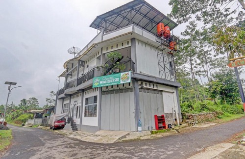 Wonosobo Hotel | OYO 90517 Homestay Wonosobo Asri