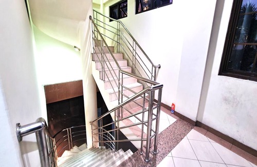 Kuningan Hotel | OYO 91327 Residence 38