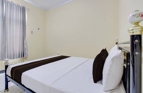 Kejajar Hotel | OYO 94841 Alodia Homestay Family