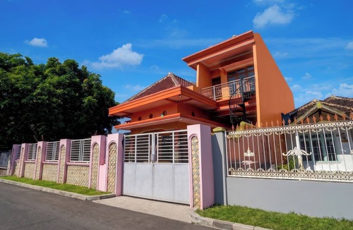 Probolinggo Hotel | OYO 95290 Incess Diana Syariah