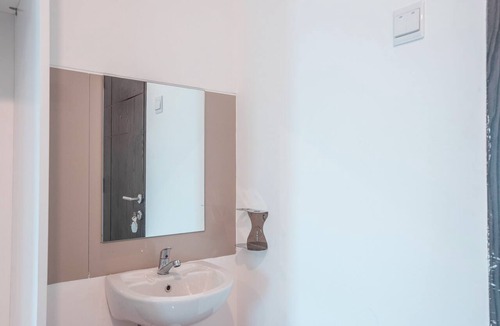 Ciputat Hotel | OYO Flagship 728 Baileys Apartment