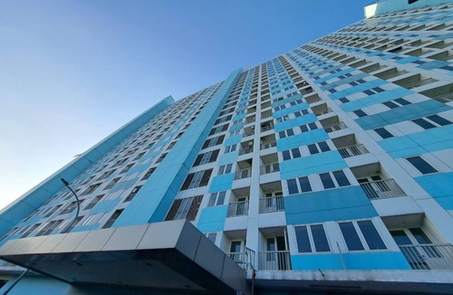 Karawang Timur Hotel | OYO Life 93106 Apartement Grand Sentraland By Andi