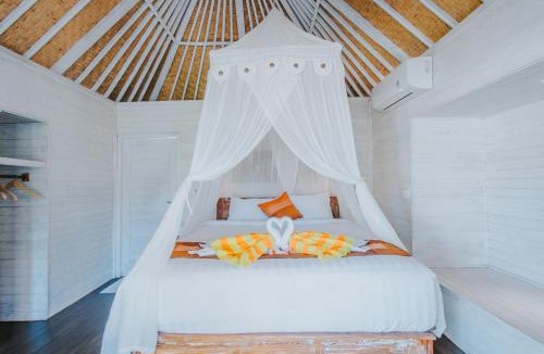 Mushroom Bay Hotel | Paluh Beach Huts