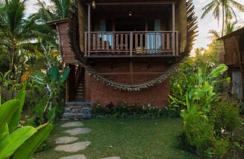 Peliatan Villa | Panoramic views of rice field Bee House Ubud