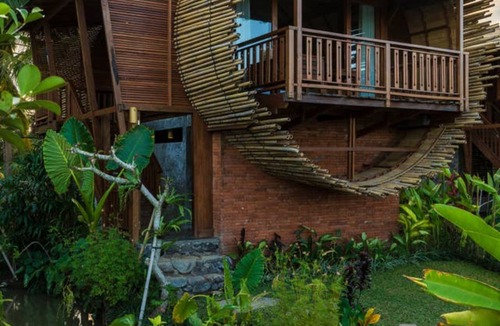 Peliatan Villa | Panoramic views of rice field Bee House Ubud