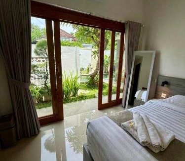 Lovina Villa | Peaceful Tropical Villa with private pool