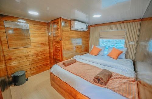 Labuan Bajo Boat Rental | Phinisi Boat Segara Private Charter