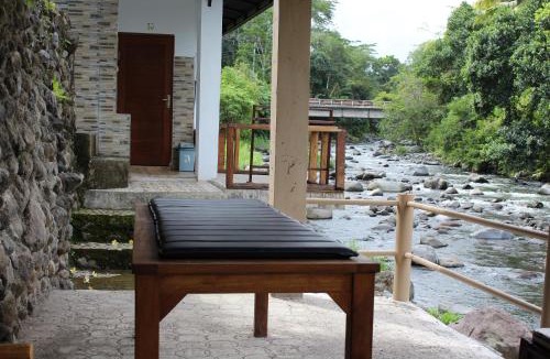 Sidemen House | Pondok Tepi Sungai