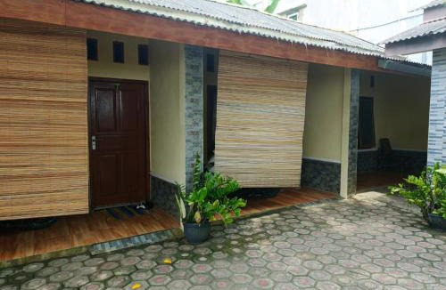 Batu Karas Hotel | Pondok Wisata Karapyak Jajapin
