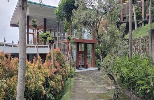 Ciburial House | Pondokan Tjiburial 3BR Villa Stay