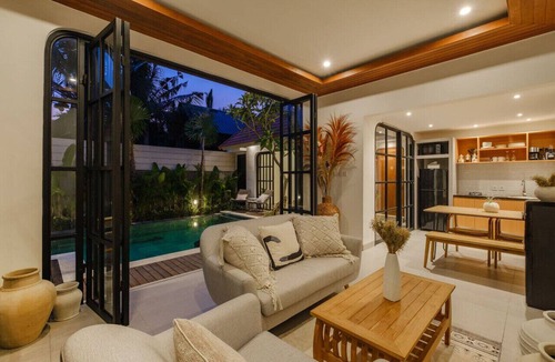Berawa Villa | Prime Canggu, 3BR Private Pool Villa by Orivista , 2Min - Finns & Atlas
