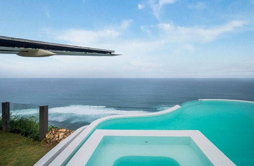 Uluwatu Villa | Private Jet Villa on top of the Nyang Nyang Beach Cliff