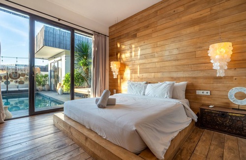 Umalas Villa | Private Pool Three Ensuite Bedrooms Rice Views