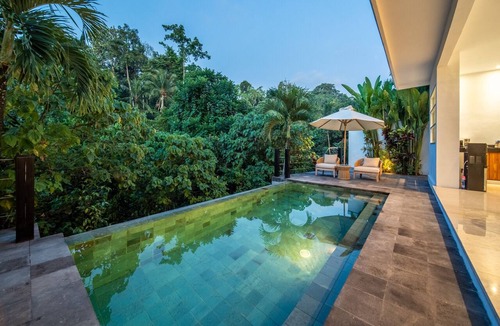 Kemenuh Villa | Private Pool in Jungle Kids Slide Room Ubud