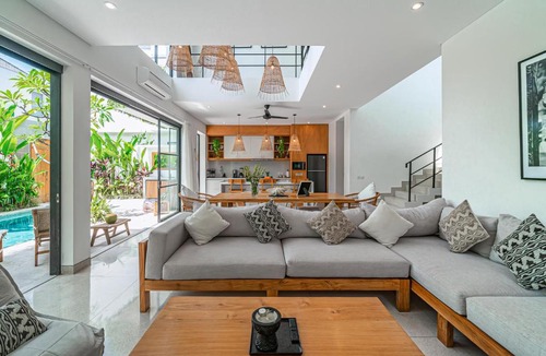 Berawa Villa | Puri Senang - Modern Pool Villa, 6 Mins to Berawa Beach & Finns