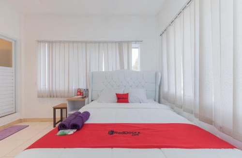 Karawang Hotel | RedDoorz at Jalan Pangkal Perjuangan Karawang