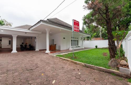 Bangka Hotel | RedDoorz @ Kemang Dalam