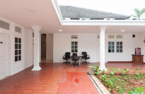 Bangka Hotel | RedDoorz @ Kemang Dalam