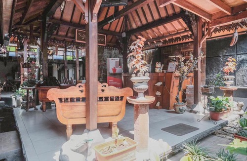 Yogyakarta House | RedDoorz near Galeria Mall 2