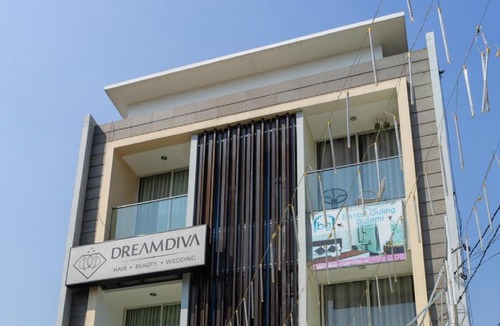 Bandung House | RedDoorz near Setrasari Mall 4